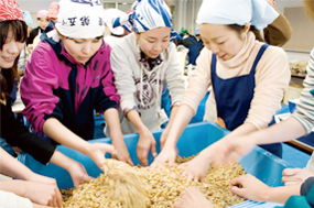 発酵の里・神崎での味噌づくり（千葉県）